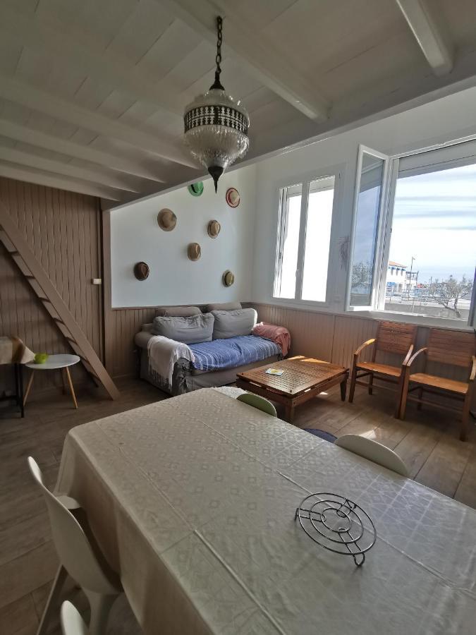 Spacieux Appartement Front De Mer Сент-Мари-де-ла-Мер Экстерьер фото