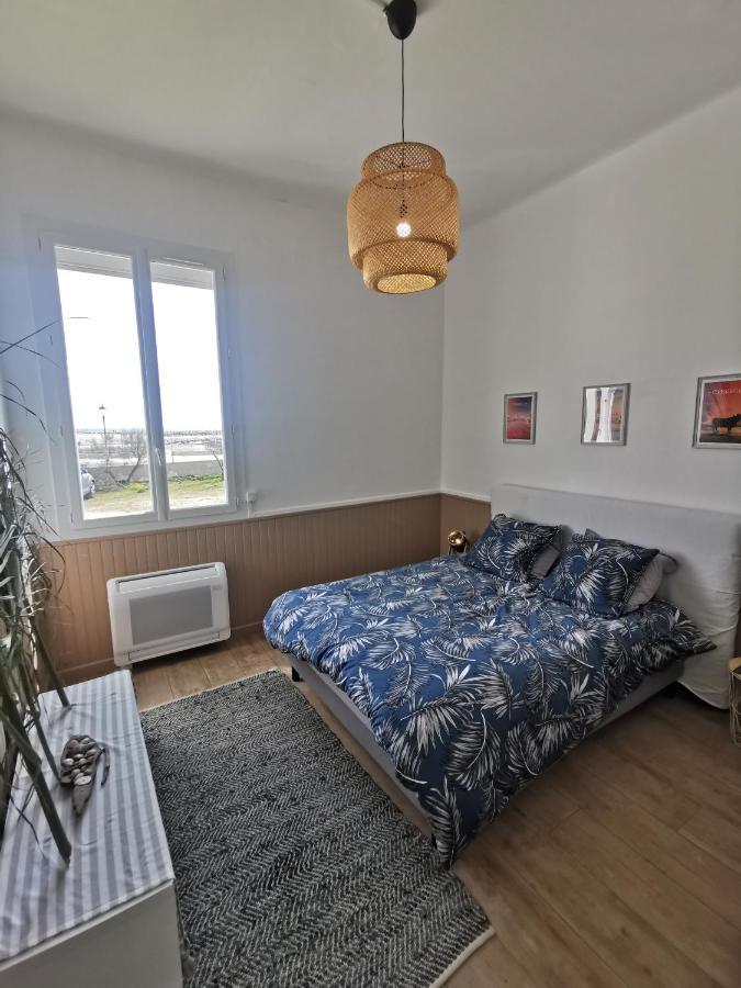 Spacieux Appartement Front De Mer Сент-Мари-де-ла-Мер Экстерьер фото
