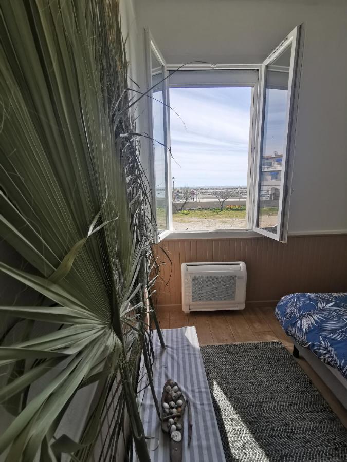 Spacieux Appartement Front De Mer Сент-Мари-де-ла-Мер Экстерьер фото