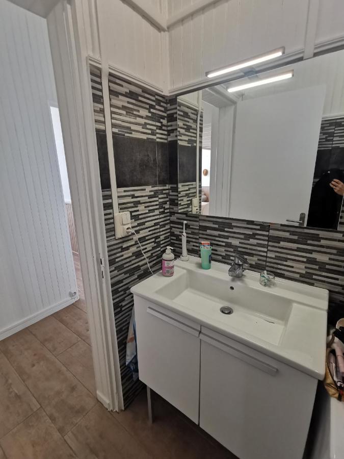 Spacieux Appartement Front De Mer Сент-Мари-де-ла-Мер Экстерьер фото