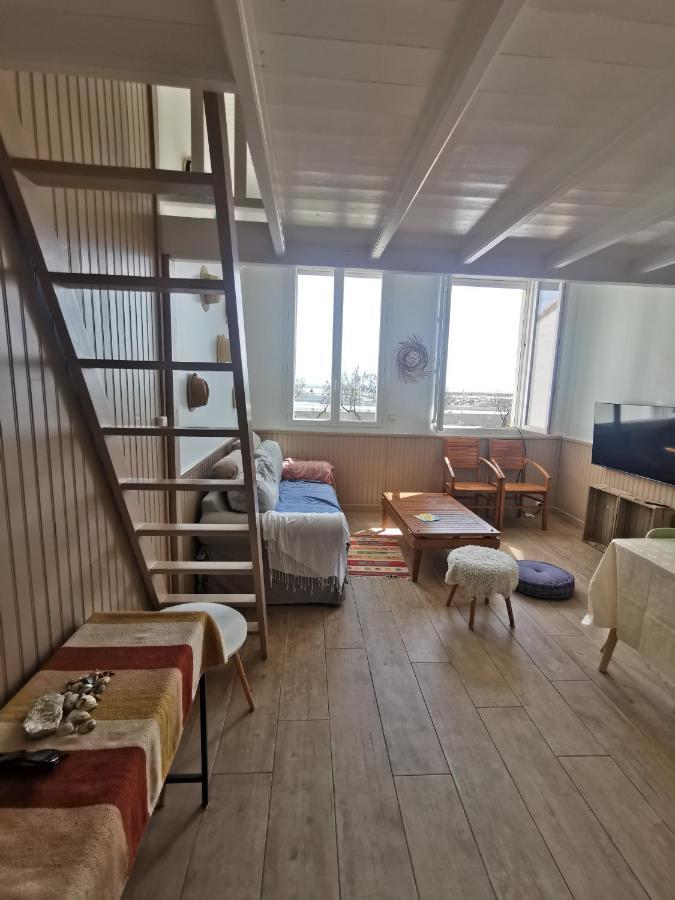Spacieux Appartement Front De Mer Сент-Мари-де-ла-Мер Экстерьер фото